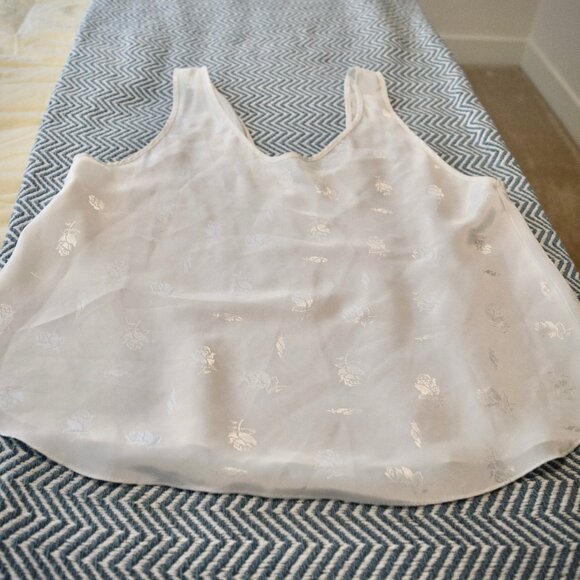 3 for 30 ~ Vintage Off White Cami With Rose Print M - Picture 1 of 5
